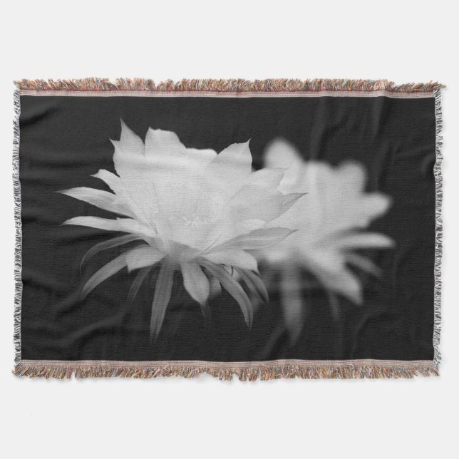 Blommor av svart och vitt kaktus filt (Framsidan)