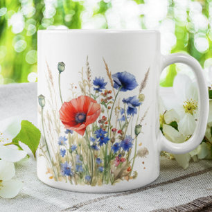 Blommor av vild, rödspätta och blåblommor av maj kaffemugg