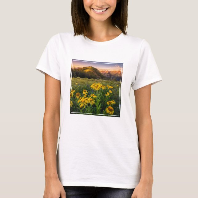 Blommor | Bergskrapor, groddar och stenkolsfärgad  T Shirt (Framsida)
