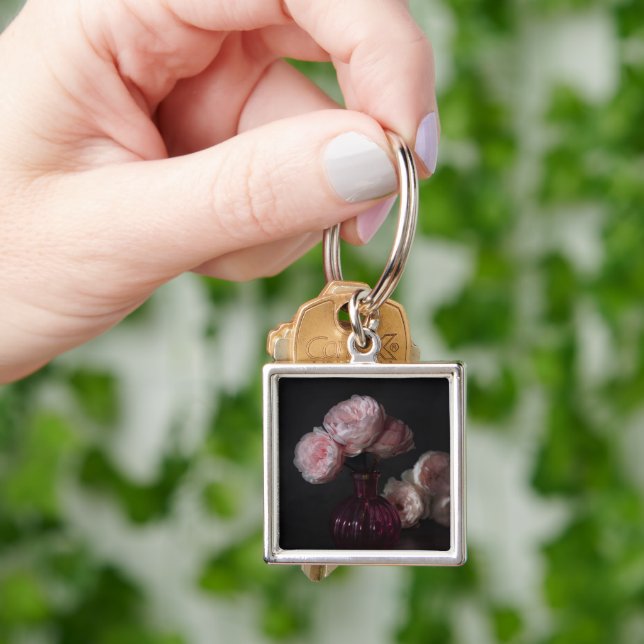 Blommor | Blek Rosa Peonies i Vas Fyrkantig Silverfärgad Nyckelring (Hand)