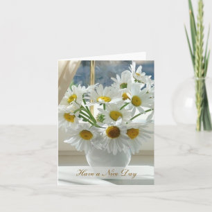 Blommor i vit daisy på en solig dag kort