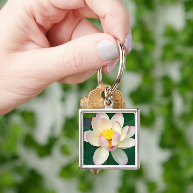 Blommor | Lotus Vatten Flower Fyrkantig Silverfärgad Nyckelring (Hand)