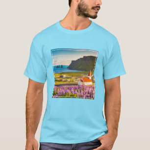 Blommor   Lupiner i södra Islandet i Bloom T Shirt
