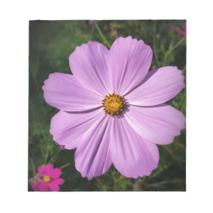 Blommor med stark rosa anteckningsblock