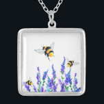 Blommor och Bees Necklace Silverpläterat Halsband<br><div class="desc">Nekklamrar med vackert Vår blommor och vackra bin som flyger från Teckning Nature Sweet Bee Necklace - eller Välj / lägg till din favorittext / Färg - Gör din unika gåva - Ändra storlek och flytta eller ta bort och lägg till inslag med Anpassning verktyg! - Teckning och MJÖLKS utformning....</div>