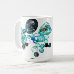 Blommor och färg av havsglas kaffemugg