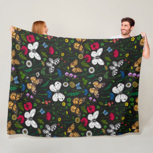 Blommor och fjärilar av vild på svart fleecefilt