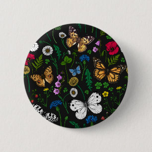 Blommor och fjärilar av vild på svart knapp