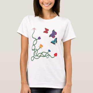 Blommor och fjärilar beklär tee shirt