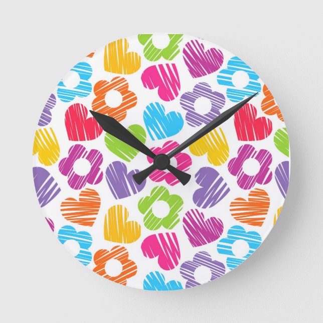 Blommor och hjärtan i multifärgad, gigantiska möns rund klocka (Framsida)