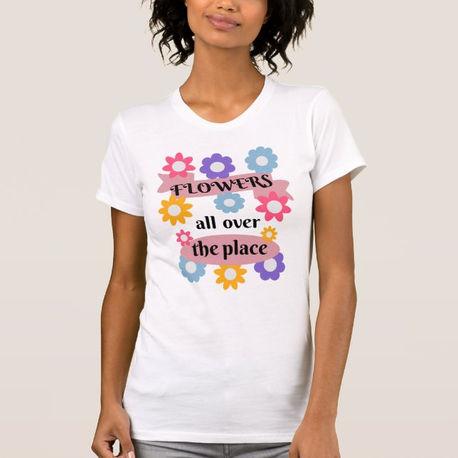 Blommor över hela ställe t shirt (Framsida)