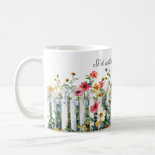 Blommor på ett stängsel kaffemugg