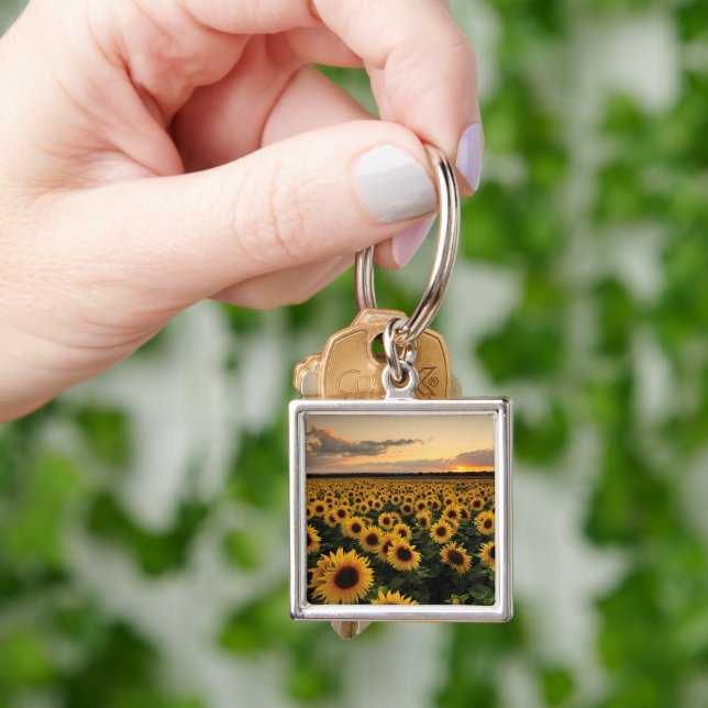 Blommor | Solros Fält Fyrkantig Silverfärgad Nyckelring (Hand)