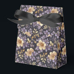 Blomster Favor Förpackning Presentaskar<br><div class="desc">Partisfavor förpackning visas med ett vackert lila flerfärgat blomstertryck. 
Anpassa denna vara eller köp som den är.
Tips: Lägg bara till dina fantastiska godsaker och lägg till lite festlig band.



Licensierad Bild</div>