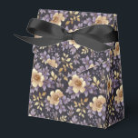 Blomster Favor Förpackning Presentaskar<br><div class="desc">Favorförpackningen visas med ett vackert lila flerfärgat blomstertryck. 
Anpassa denna vara eller köp som den är.
Tips: Lägg bara till dina fantastiska godsaker och lägg till lite festlig band.



Licensierad Bild</div>