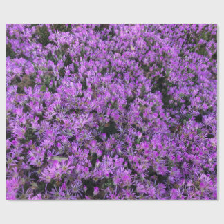 Blomsterdesign i lila presentpapper