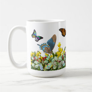 Blomsterträdgård av fjäril med och Daisy Kaffemugg