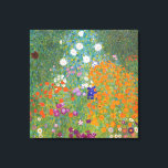 Blomsterträdgård (av Gustav Klimt) Canvastryck<br><div class="desc">Denna formgivning präglas av den österrikiska konstnären Gustav Klimt (1862-1918). Det är en bild av en vacker blomsterträdgård i Klimts typiska imponerande stil. Blommorna ser nästan ut som om de flödar och det är omöjligt att inte känna sig upplyst av sin skönhet. Det ursprungliga arbetet slutfördes 1907 och dess tyska...</div>