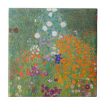 Blomsterträdgård (av Gustav Klimt) Kakelplatta<br><div class="desc">Denna formgivning präglas av den österrikiska konstnären Gustav Klimt (1862-1918). Det är en bild av en vacker blomsterträdgård i Klimts typiska imponerande stil. Blommorna ser nästan ut som om de flödar och det är omöjligt att inte känna sig upplyst av sin skönhet. Det ursprungliga arbetet slutfördes 1907 och dess tyska...</div>