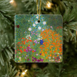 Blomsterträdgård | Gustav Klimt Julgransprydnad Keramik<br><div class="desc">Blomsterträdgården (1905-1907) av den österrikiske konstnären Gustav Klimt är ett svidande mästerverk i tidigt 1900-talskonst. Denna lush, imponerande scen spricker med färgstarka blommar i ett meriderande naturteori som återspeglar Klimts dekorativa stil och kärlek för blommigtens motiv. Målarens rik struktur och komplicerade detaljer gör det till ett tidslöst val för bra...</div>