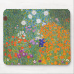 Blomsterträdgård (Gustav Klimt) Musmatta<br><div class="desc">Denna formgivning präglas av den österrikiska konstnären Gustav Klimt (1862-1918). Det är en bild av en vacker blomsterträdgård i Klimts typiska imponerande stil. Blommorna ser nästan ut som om de flödar och det är omöjligt att inte känna sig upplyst av sin skönhet. Det ursprungliga arbetet slutfördes 1907 och dess tyska...</div>
