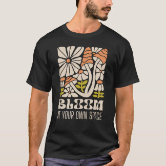 Blomstra i din egen takt – Retro Groovy Svamp T Shirt