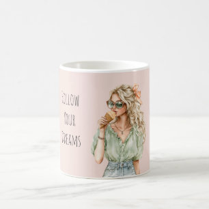 Blond flicka persikobåge glasskon kaffemugg