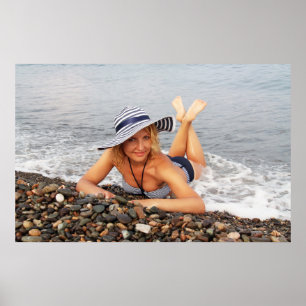 Blond kvinna på stranden poster