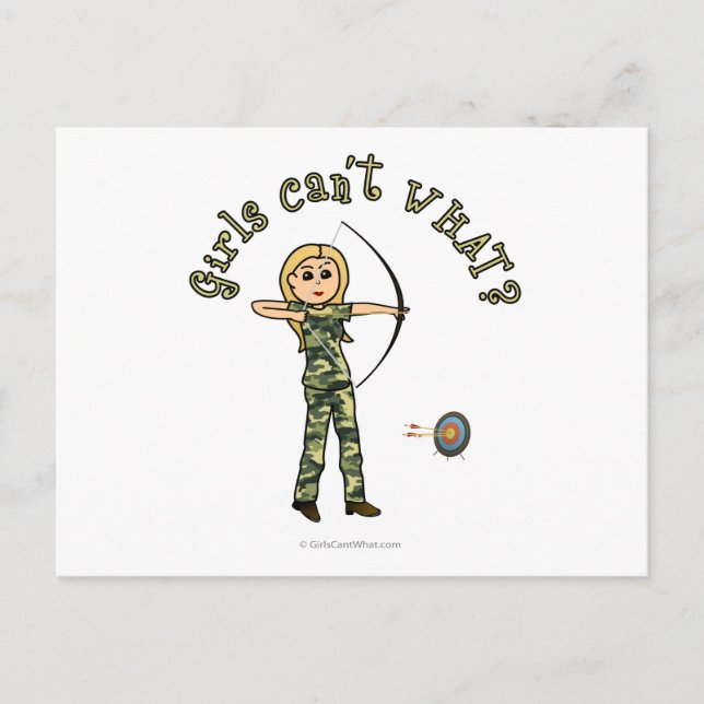 Blonde Female Archery in Camouflage Vykort (Framsida)