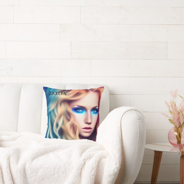 Blonde Hairde Blue Eyed Bombshell Kudde (Soffa)