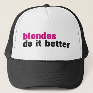 Blondiner gör det som är bättre truckerkeps