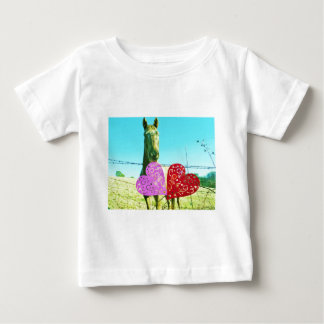 Blonhäst och Rosa- och rödhjärter T Shirt