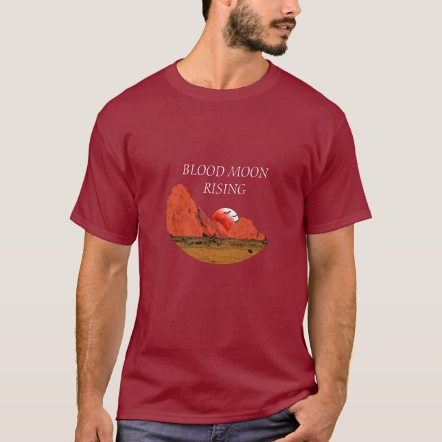 Blood Måne Stigning Digital Art T Shirt (Framsida)
