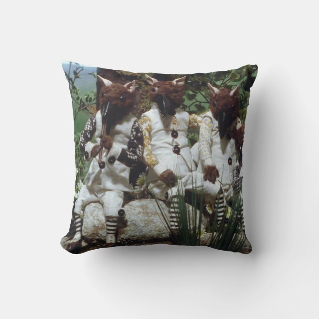 Blood Tea och Red String Oak Dweller Kudde (Framsida)