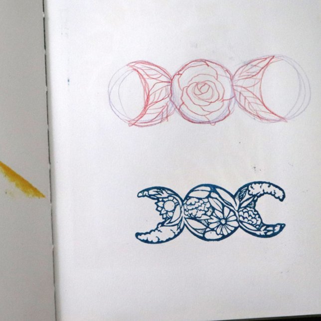 Bloom av tredubbel Måne-symbol Stämpel (Skapare uppladdad)