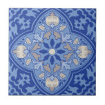 Bloom för royal kakelplatta<br><div class="desc">Royal Bloom har en regal, kor-formad blommigt-medallion som strålar ut från en mjuk central rosette. Formgivningen blandar den barocka blommigtens motiv med klassisk symmetri, med en europeisk palats insida som förevändning. Den här plattan, med krämartade blommar, rullar på Acanthus löv och en palett med djup safir, himmel blå och varm...</div>