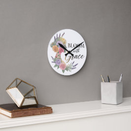 Bloom med Grace Elegant Blommigt Woman Silhouette Rund Klocka
