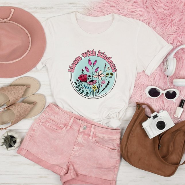 Bloom med Kindness Vintage Wildblommart Art T Shirt (Skapare uppladdad)