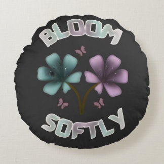 Bloom Softly Spring Floral Design Pastel Cottageco Rund Kudde