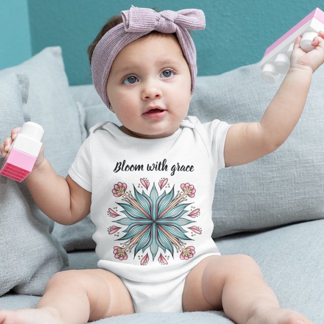 Bloom with Grace: Vår Blommigt T Shirt (Skapare uppladdad)