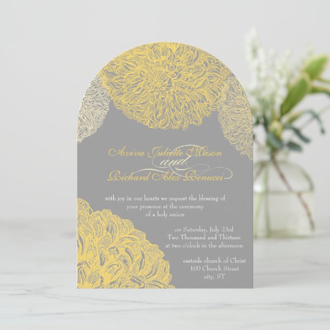 Blooming Dahlia Gult Iris Bröllop Inbjudningar (Stående Fram)