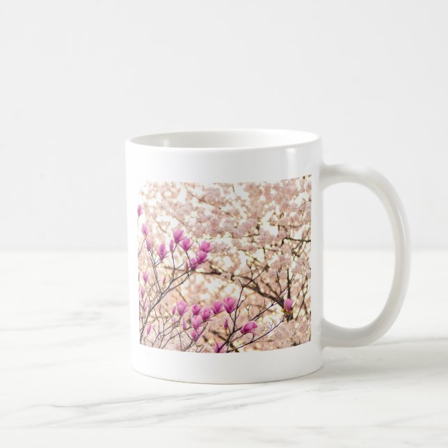 Blooming Rosa Lila Magnolias Vår Flower Kaffemugg (Höger)