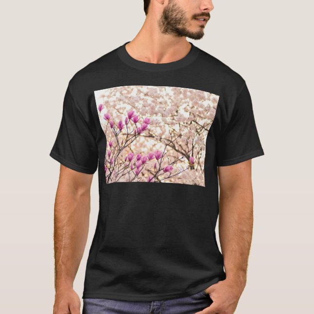 Blooming Rosa Lila Magnolias Vår Flower T Shirt (Framsida)