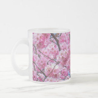 Blossoming Beauty: Sakura Flower Frostad Glasmugg