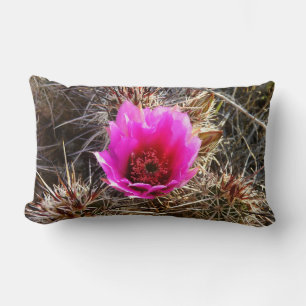 Blossoming Cactus (Prickly Pear) Wildblomma Lumbarkudde