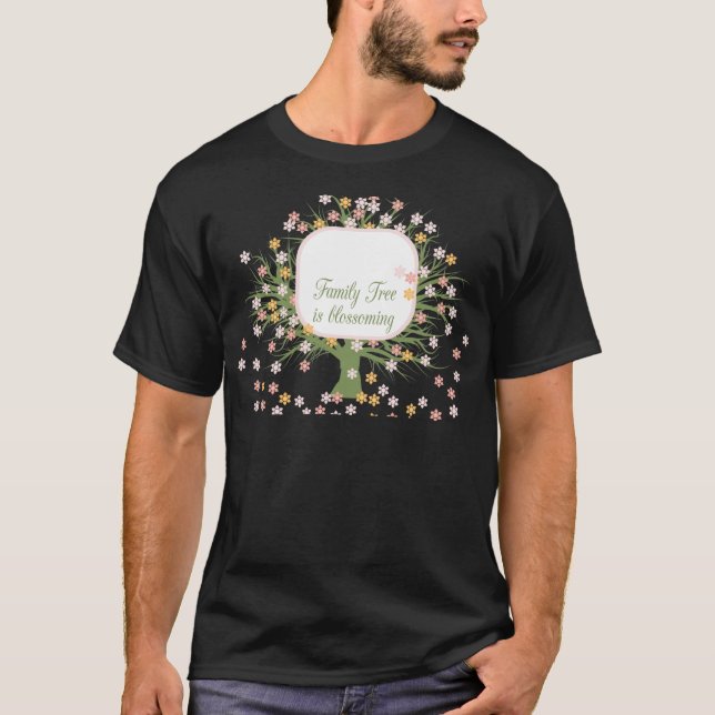 Blossoming Family Träd Tee Shirt (Framsida)