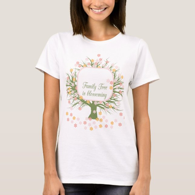 Blossoming Family Träd Tee Shirt (Framsida)