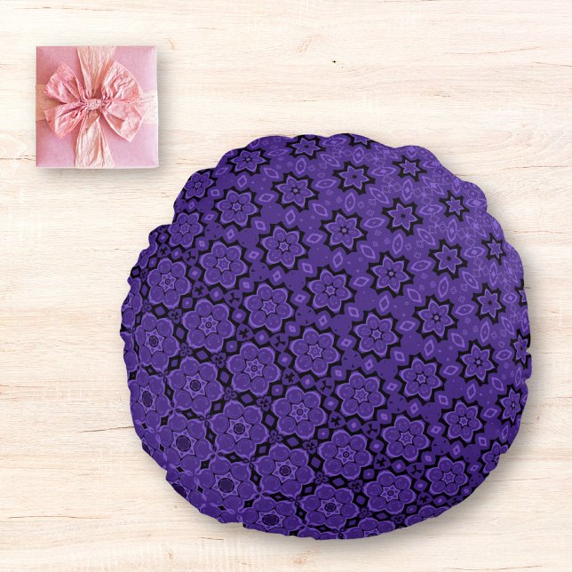 Blossoming Star Mandala Lila Rund Kudde (Skapare uppladdad)