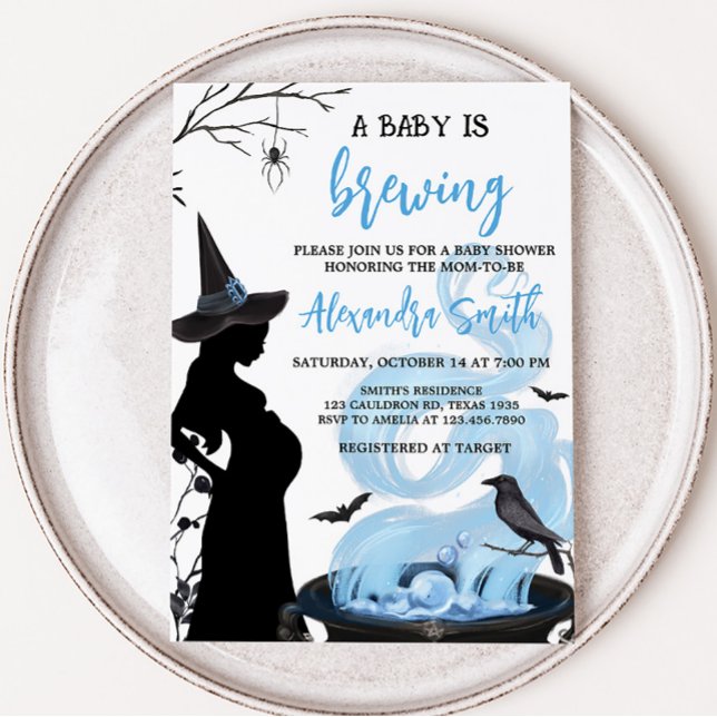 Blue A Baby brinner Halloween Baby Shower Inbjudningar (Blue Witch A Baby is Brewing Baby Shower Invitation)