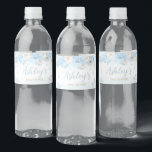 Blue A Little Snowflake Baby Shower Vattenflaskor Etikett<br><div class="desc">Öka din babydusch med vår charmerande pojkvän Winter Baby Shower Flaska-etikett utskrivbar. Med vackra motiv från baby lägger de här anpassadena till lite stollig vid evenemanget. Anpassa för att skapa en underbar atmosfär som gör dina förfriskningar lika trevliga som de fräschar upp! BS523</div>